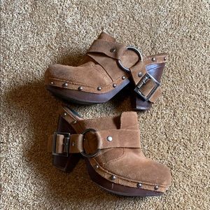 Rocketdog distressed clogs